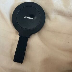 magnetic suction phone mount/grip made by JOYROOM.